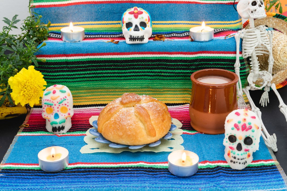 Le Guide Complet pour Créer un Autel Traditionnel du Jour des Morts (Ofrenda) - 